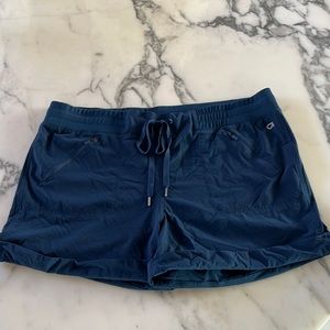 Gapfit navy blue shorts with cuff and zip pockets in front.